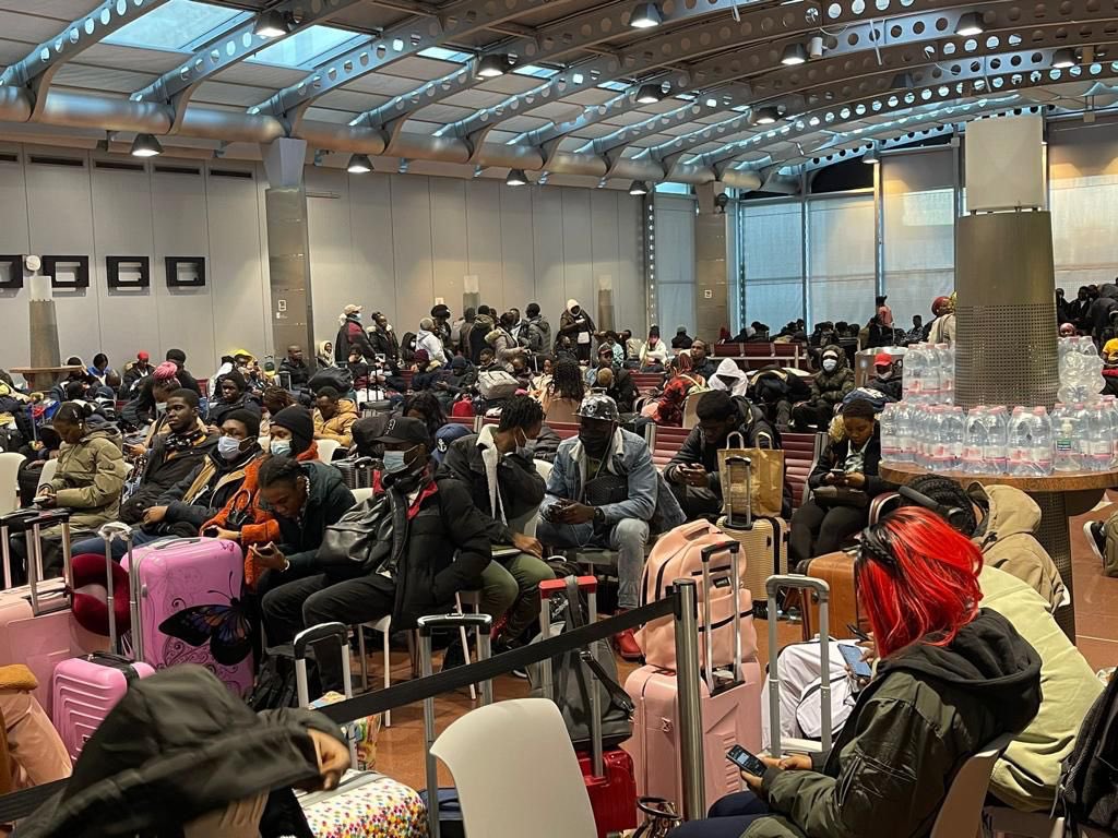 nidcom_gov's tweet photo. UPDATE:
Azman Air boarding another 300 Evacuees mostly students from Sumy #SumyStudents at Liszt Ferenc Airport Budapest, Hungary today 12/3/22, expected to arrive home at about 5:30 pm local time.
#SumyStudents #Nigeriansinukraine
@NigeriaGov @ToluSadipe @toluogunlesi https://t.co/8ZubJySBsN