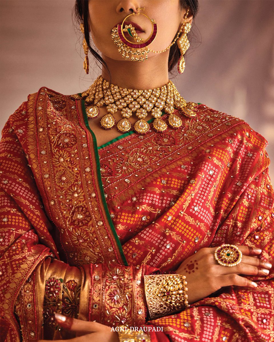 Ourparshwa's tweet photo. Fire stands as an exploration of artistic designs that symbolise light in darkness and passion that threaten to overwhelm. 
Indeed, fire has the ability to purify the soul! 
---
#parshwa #panchkanya #Draupadi #diamondset #gemstone https://t.co/iYPE1cQo0n