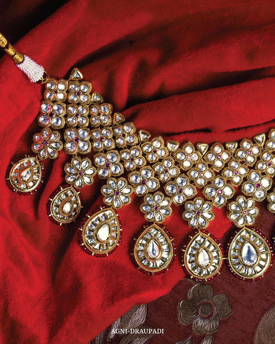 Ourparshwa's tweet photo. Fire stands as an exploration of artistic designs that symbolise light in darkness and passion that threaten to overwhelm. 
Indeed, fire has the ability to purify the soul! 
---
#parshwa #panchkanya #Draupadi #diamondset #gemstone https://t.co/iYPE1cQo0n