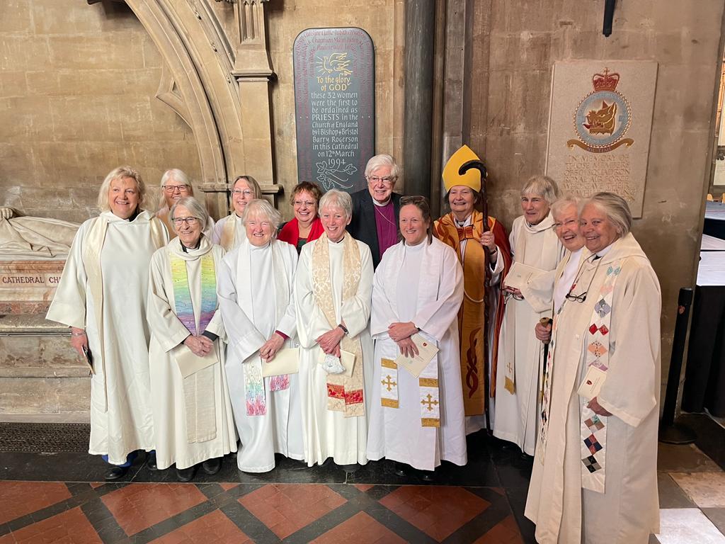 Bristol Cathedral tweet media