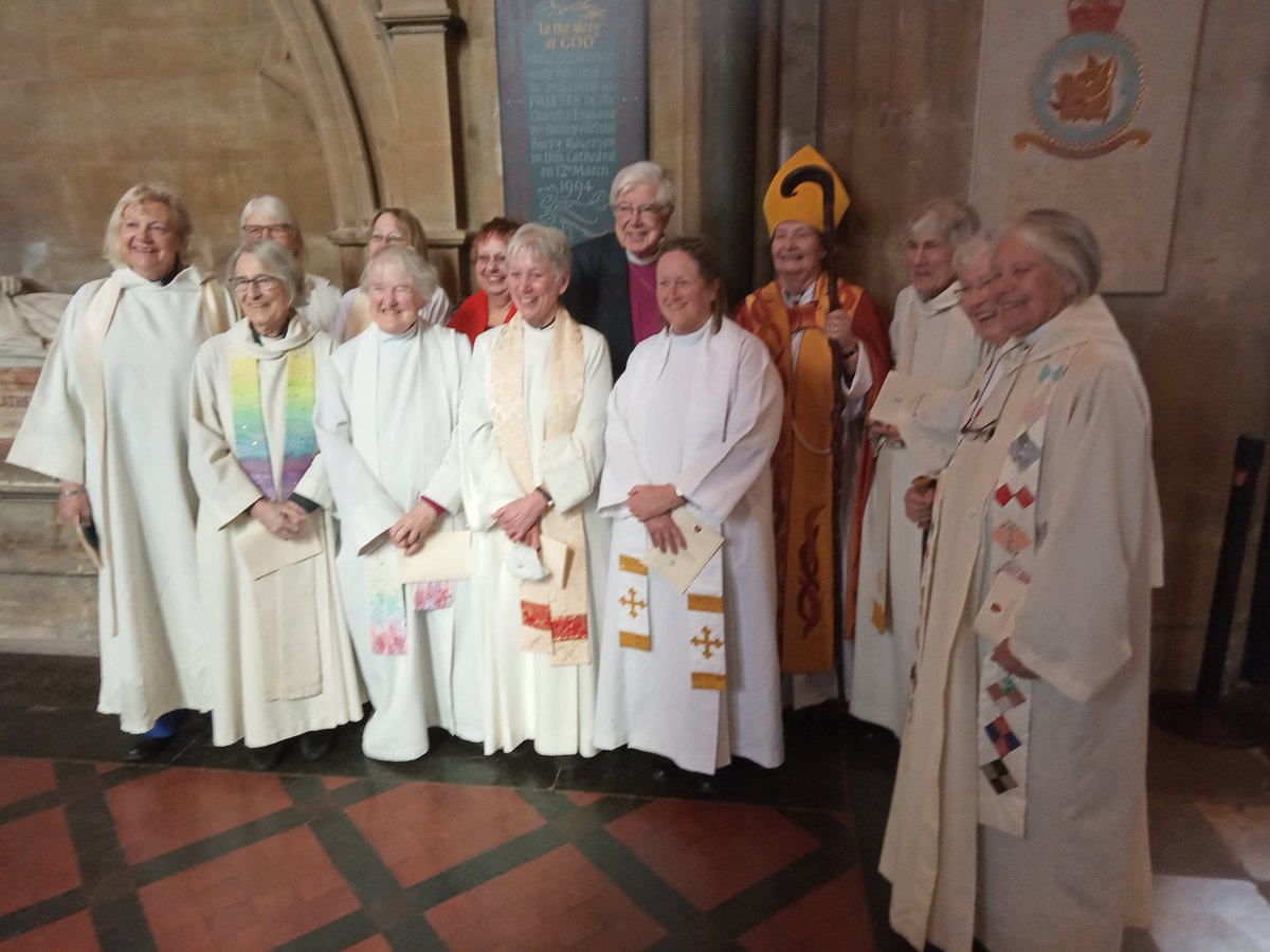 MartinGainsbor1's tweet image. Wonderful, moving, celebration on the 28th anniversary of the ordination of the first women priests and the unveiling of a new commemorative plaque (naming the women at last!) 'We give you thanks for the pioneers'. @Bishopviv1 @laurajVK @BristolCathedra @diobrizzle