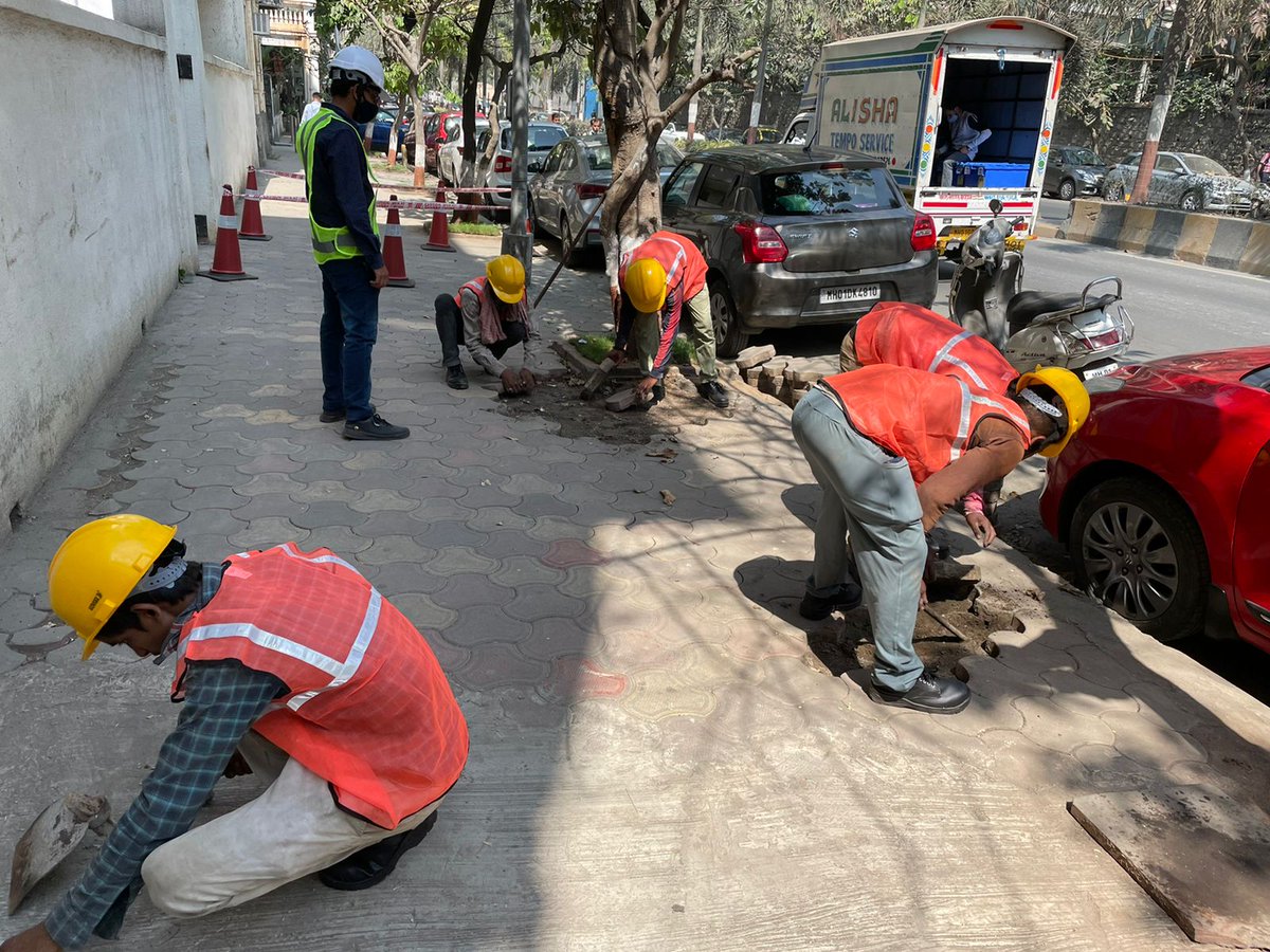NepeanSeaRoad's tweet photo. Footpath repair and beautification work has started on #nepeansearoad. The work is sponsored by the Jindal Foundation. #NSRCF thanks @SangitaSJindal for improving the #footpath @mybmcWardD @sajjanjindal https://t.co/bv29Xayh0G