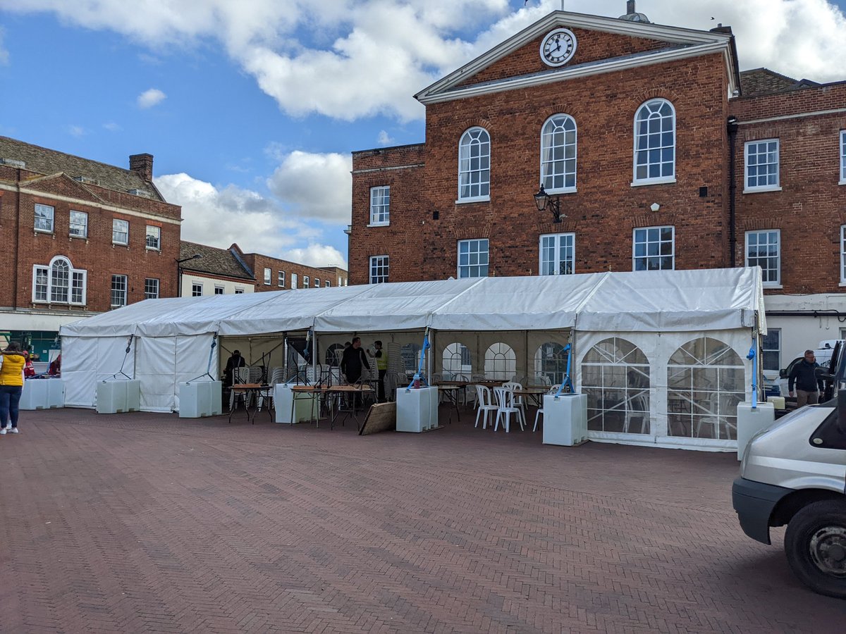 SawtryMarquees's tweet photo. Today the Sawtry Marquees Crew built this 6m X 18m marquee for today's Huntingdon Spring Fayre in the Market Square.
It is on from 1pm to 7pm with live music, food and drink.
#springfair #springfayre #huntingdontownhall #HuntingdonFirst https://t.co/dMrPqoyXBI