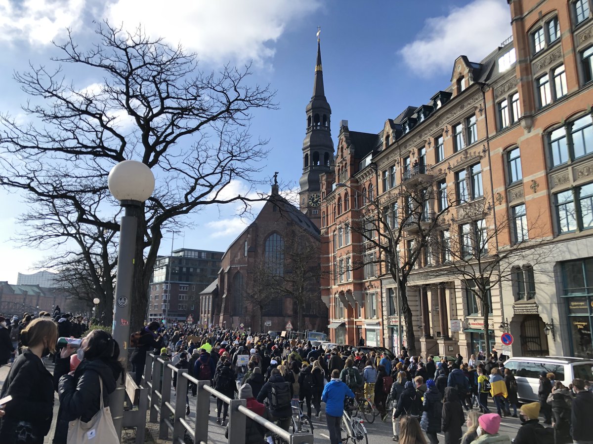StKatharinen's tweet photo. Stoppt den Krieg - Frieden in der Ukraine jetzt! 

Als Teil eines breiten gesellschaftlichen Bündnisses ruft die Nordkirche am Sonntag 13.3. - 13 Uhr zur Kundgebung für Frieden in der Ukraine auf.

Treffen mit Pastorin Carolin Sauer nach dem Gottesdienst
#DigitaleNordkirche https://t.co/cnDjycZ4rt