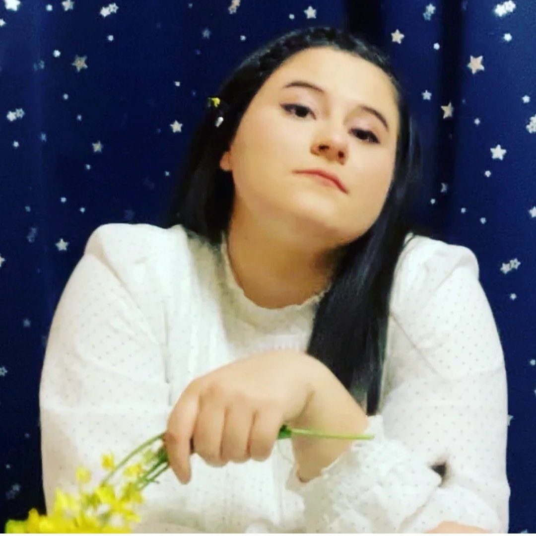 CherishWarden's tweet photo. Trying out various #authorpic s. What do you think of this one? #writingcomming 
After hiring a photographer, I also realize why authors pics are so strange looking. 😬🤪🥴 https://t.co/ArZlVDcP5y