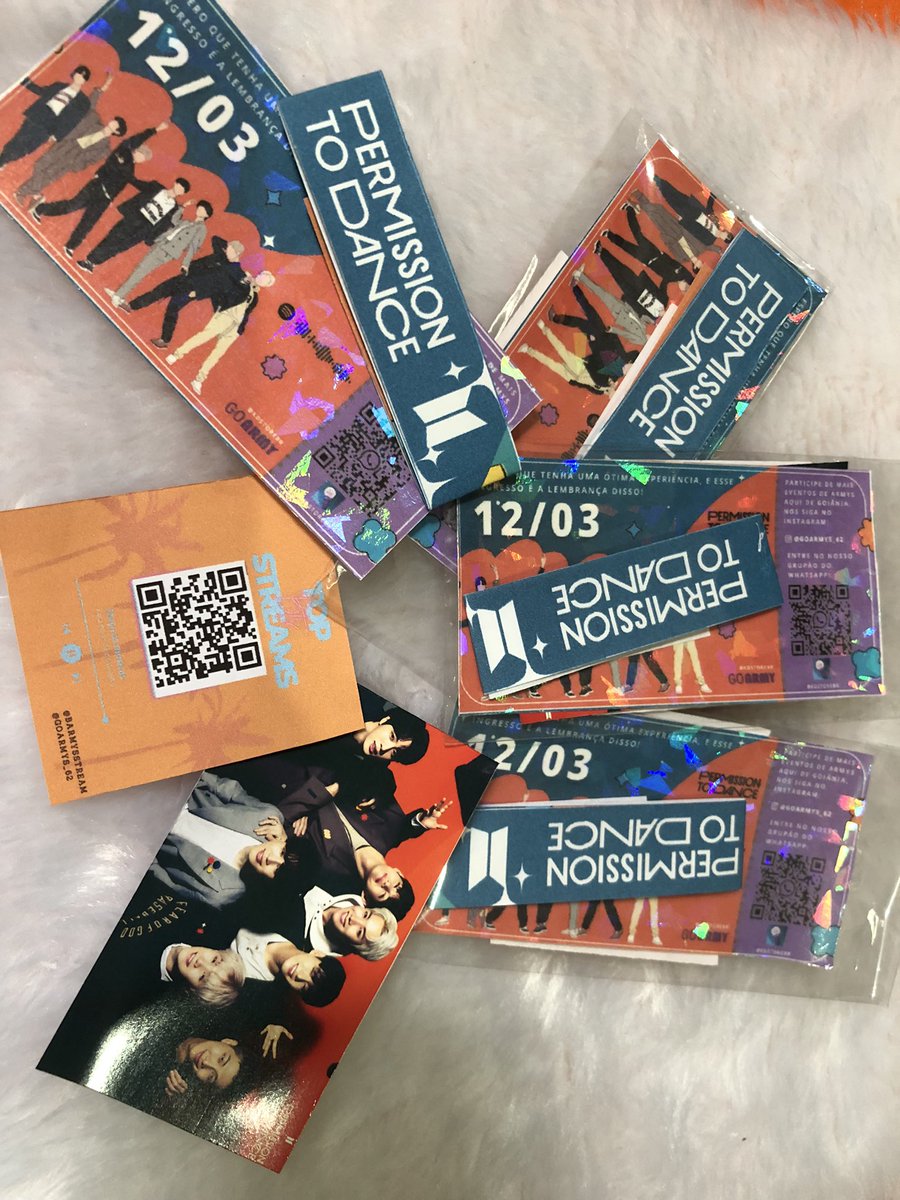 anarmy1241's tweet photo. O kit que vamos entregar nos cinemas de Goiânia 😍😍💜💜 GOARMYS VAMO QUE VAMO. @BARMYSTREAM @BTS_twt @bts_bighit #goarmys #armyBrazil https://t.co/Nm4c89p1vy