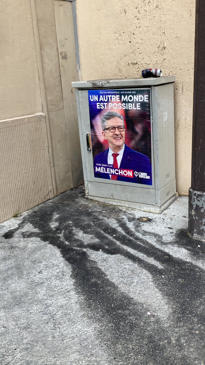 Malthi63627370's tweet photo. L’affiche de Melenchon la canette de bière et la pisse #saccageparis en une photo 30 rue Breguet @Mairiedu11 @Parisjecoute https://t.co/s0bbYEbdeA
