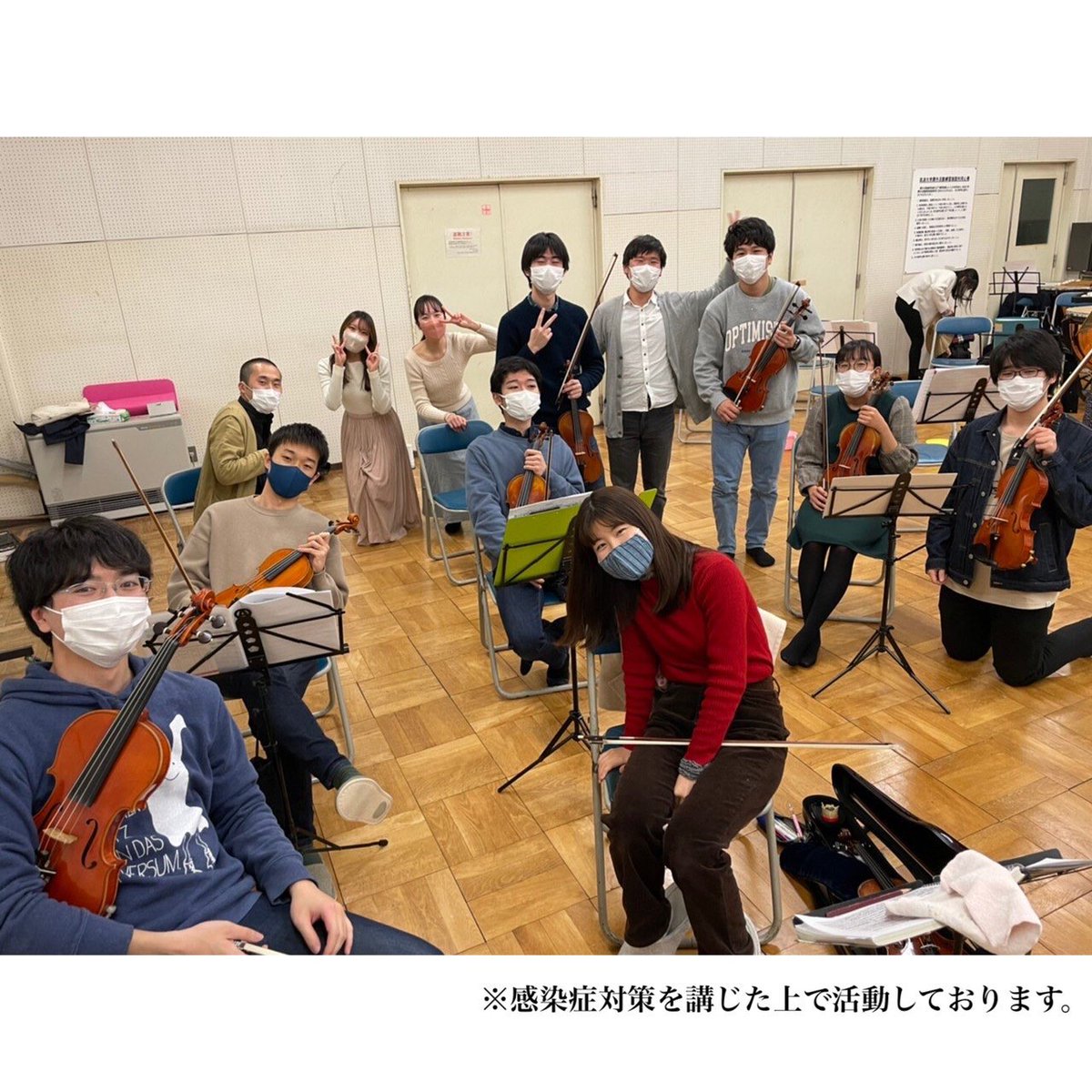 Tsuku_orch_45's tweet photo. 【卒業記念演奏会まであと1日！】

ついに明日です！
最後はバイオリンパート！

どうも、ばよりんです～
ステージ下手側の一帯を占拠して、優雅に、時に賑やかに演奏します！主旋律はお任せあれ���
かけつけてくれたOBや現役の皆とも力を合わせて頑張るぞ！ https://t.co/bgIaHZFld0