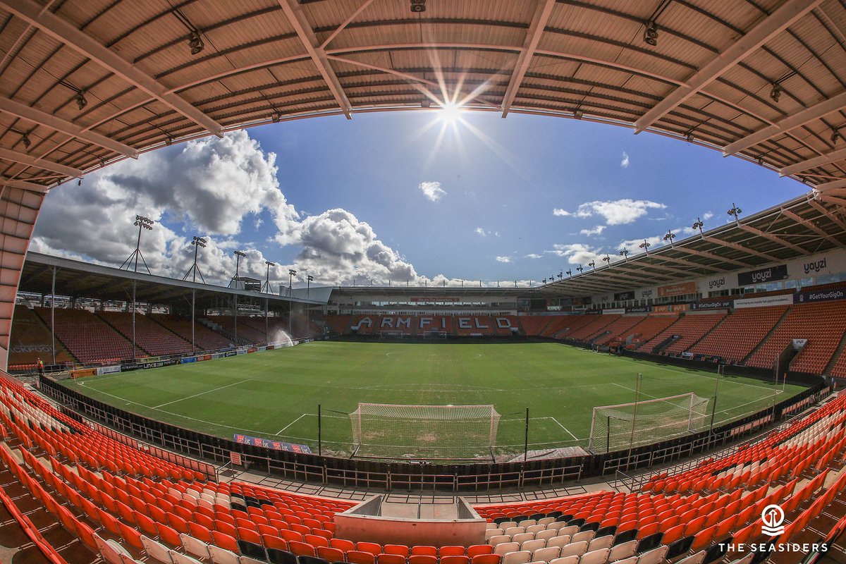 BlackpoolFC's tweet photo. 🎶 Come on down to the sea, to see the Blackpool FC. 

🍊 #UTMP https://t.co/Ixo1fKGOwo