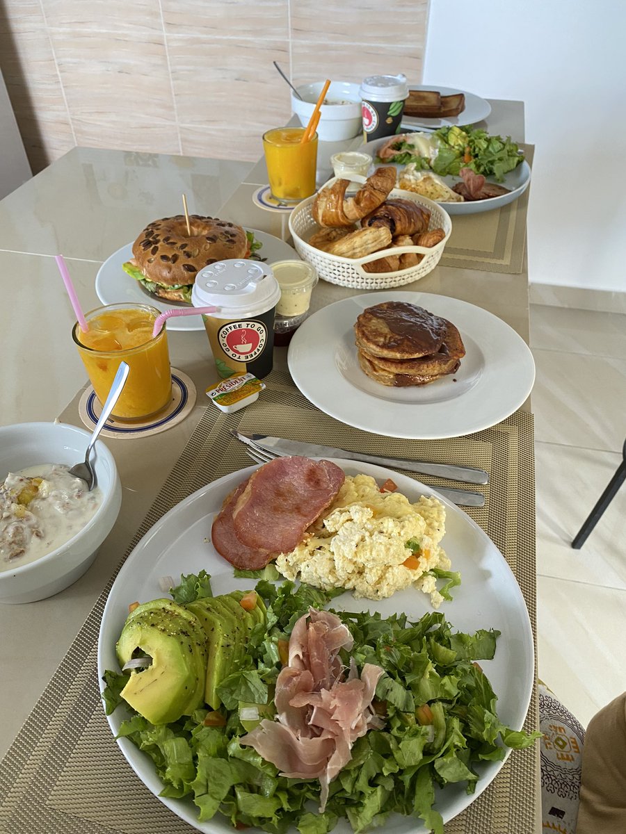 Vincioune's tweet photo. En matière de brunch sur Port-gentil, la référence reste le 211 en face de la boulangerie de l’aéroport 😌 https://t.co/0LaJwwjtHU