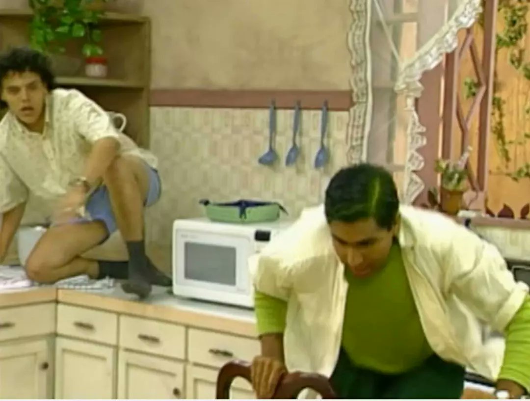 LaPensionTV's tweet photo. ☆☆☆☆☆   H O Y   ☆☆☆☆☆
en #clásicosdelapensión🏡 La casa se convierte en un verdadero circo, con los "negocios" de Edy no hay cabida para nuevos huéspedes ! 6 p.m. #Canal6 #repretel https://t.co/2SBvIGixL9