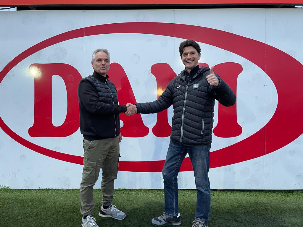 CarlosAndreu70's tweet photo. Hace un año mi amigo @NanGarc07611419 cumplió el sueño de fundar su empresa para ayudar a jóvenes futbolistas, junto a @MarcPalau_ y Mateu Pujol. Muy feliz de estar a bordo y de representarles ayer en un día tan importante. Let’s go @fsp_management ! https://t.co/XhqMYxkawZ