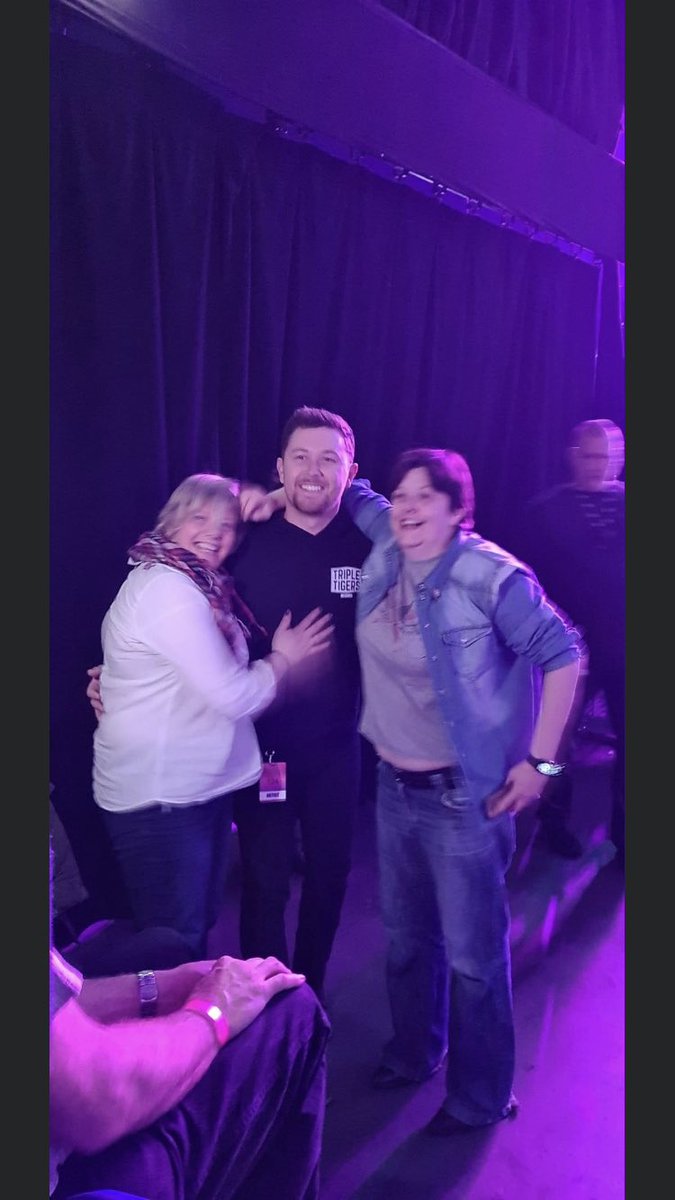 neeson71888's tweet photo. @ScottyMcCreery thanks for the photo in Dublin last night you made our night https://t.co/H7N92G9qnK