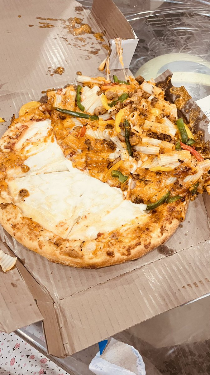 This is how dominos delivered the order. <a href="/dominos/">Domino's Pizza</a>