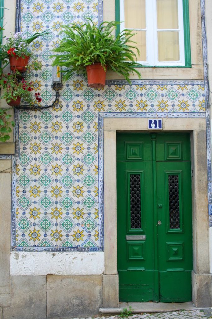 cinnamonpeonies's tweet photo. portuguese aesthetic https://t.co/HqXGVhDqip