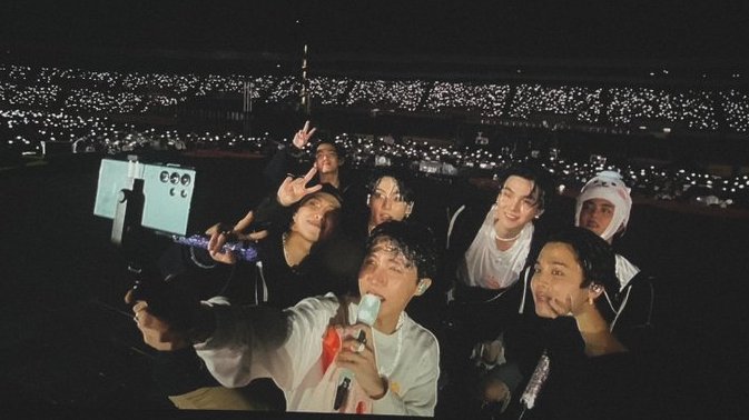 kiss_seven7's tweet photo. — Traducción de los discursos de BTS durante el concierto "PTD EN SEÚL" de hoy

#V: En primer lugar, ya que está lloviendo, quiero enviar a Armys a casa rápidamente, pero debido a que han pasado más de 2 años y medio, creo que tengo mucho que decir. Entonces, antes que nada (+) https://t.co/BRRAn8dIrX