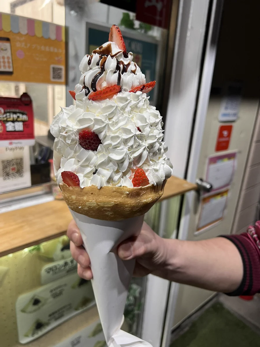 甘党の方必見。生クリーム1リットルクレープ！
