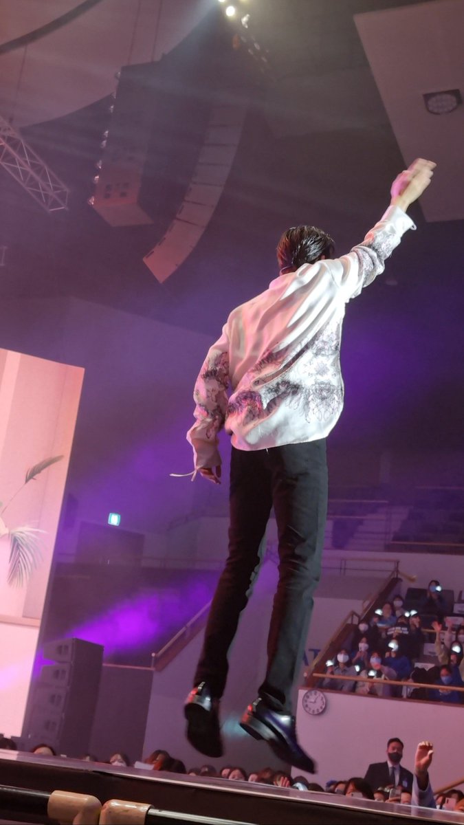 성우는 하늘을 날아😇