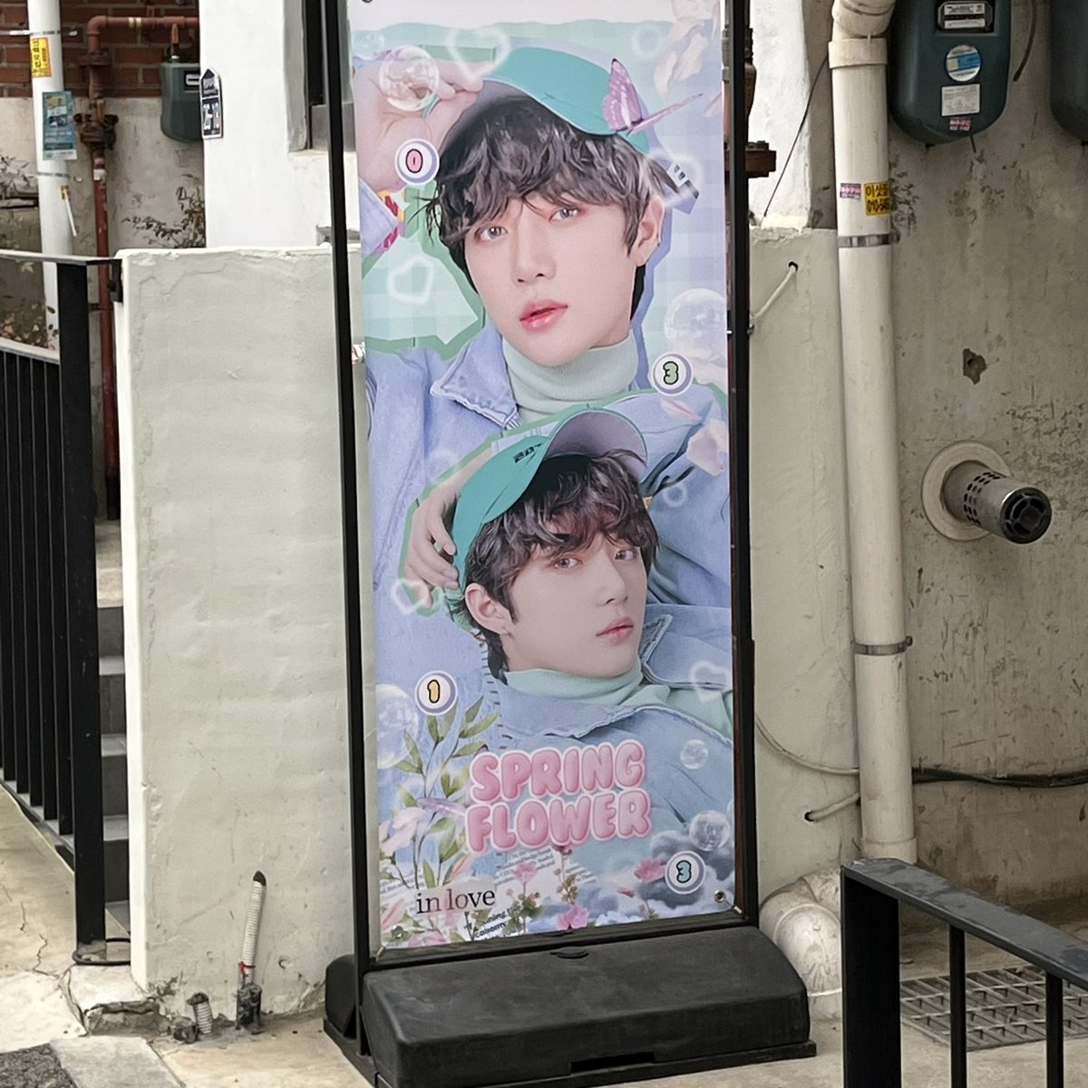 Gyu_ddd's tweet photo. 📍 투스프링
일찍가서 운좋게 포토케이크도 샀어욘 꺅!! 근데 아까워서 아직두 못 먹는중 ㅜㅜ
우드스푼도 카페 내부도 짱 기여워요 😚💛

#springflowerBGday
#우리들의_봄_범규 https://t.co/bXePRcT23L