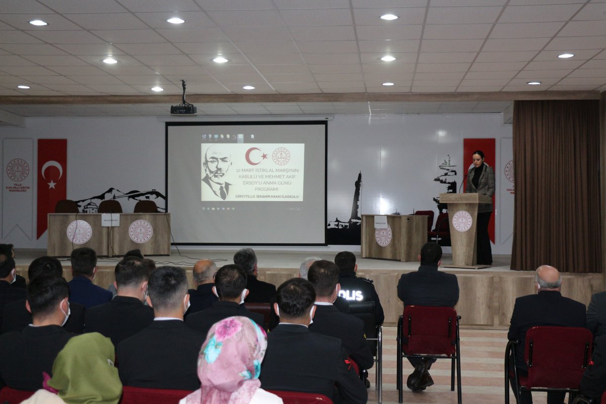 MemTillo's tweet photo. 12 Mart İstiklal Marşı'nın Kabulü ve Mehmet Akif Ersoy'u Anma Günü münasebetiyle Halk Eğitim Merkezi Konferans Salonunda program düzenlendi. Programa Kaymakamımız Sn.Muhammed Sait BAYTOK, kurum amirleri öğretmen ve öğrencilerimiz katıldı. @mem_siirt @tillokaymakam @bahattinelik6 https://t.co/FLdB1FvYtD