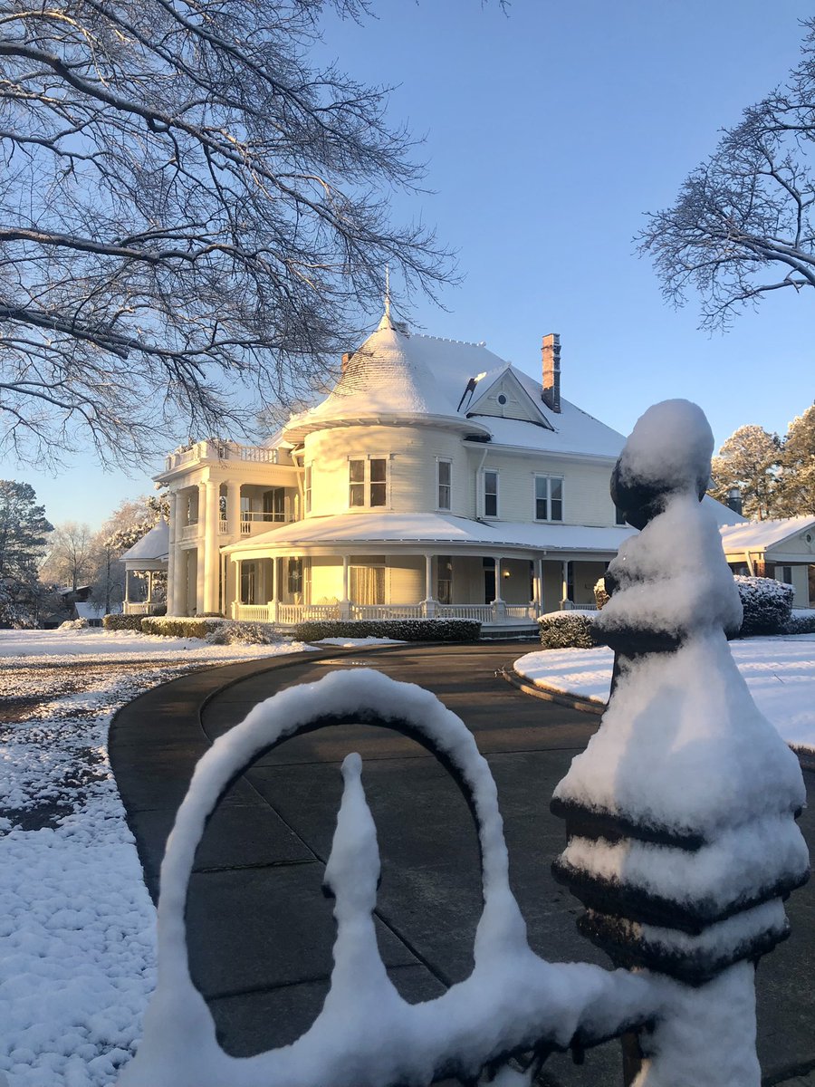 DrChuckAmbrose's tweet photo. March @HendersonStateU #CaptainHendersonHouse https://t.co/OyRDXiSII8
