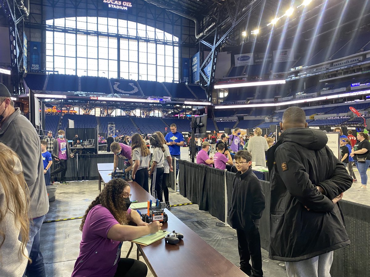 JSimatovichElem's tweet photo. Morning robot inspection! ⁦@LucasOilStadium⁩ ⁦@VEXRobotics⁩ ⁦⁦@UnionTwpSchools⁩ https://t.co/gmbANBVGLI