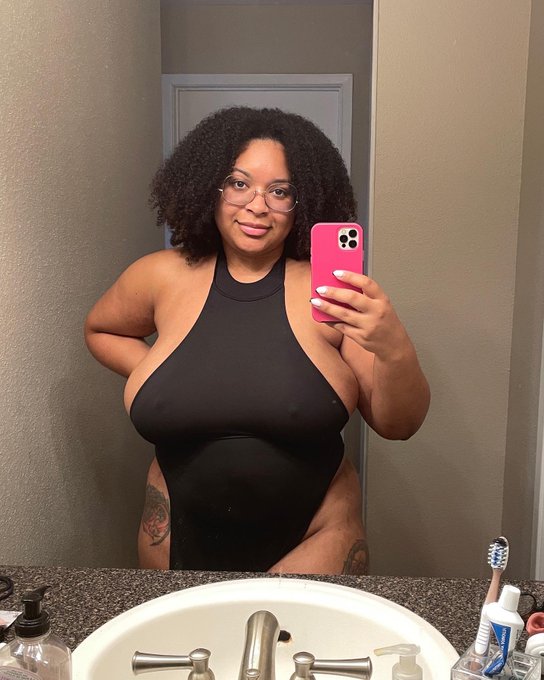 Which dress would be the least distracting on a date? Strapless, inner-boob, or side-boob? https://t