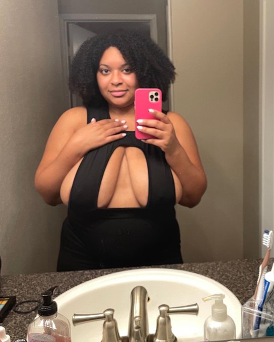 Which dress would be the least distracting on a date? Strapless, inner-boob, or side-boob? https://t