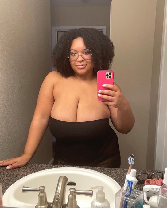 Which dress would be the least distracting on a date? Strapless, inner-boob, or side-boob? https://t