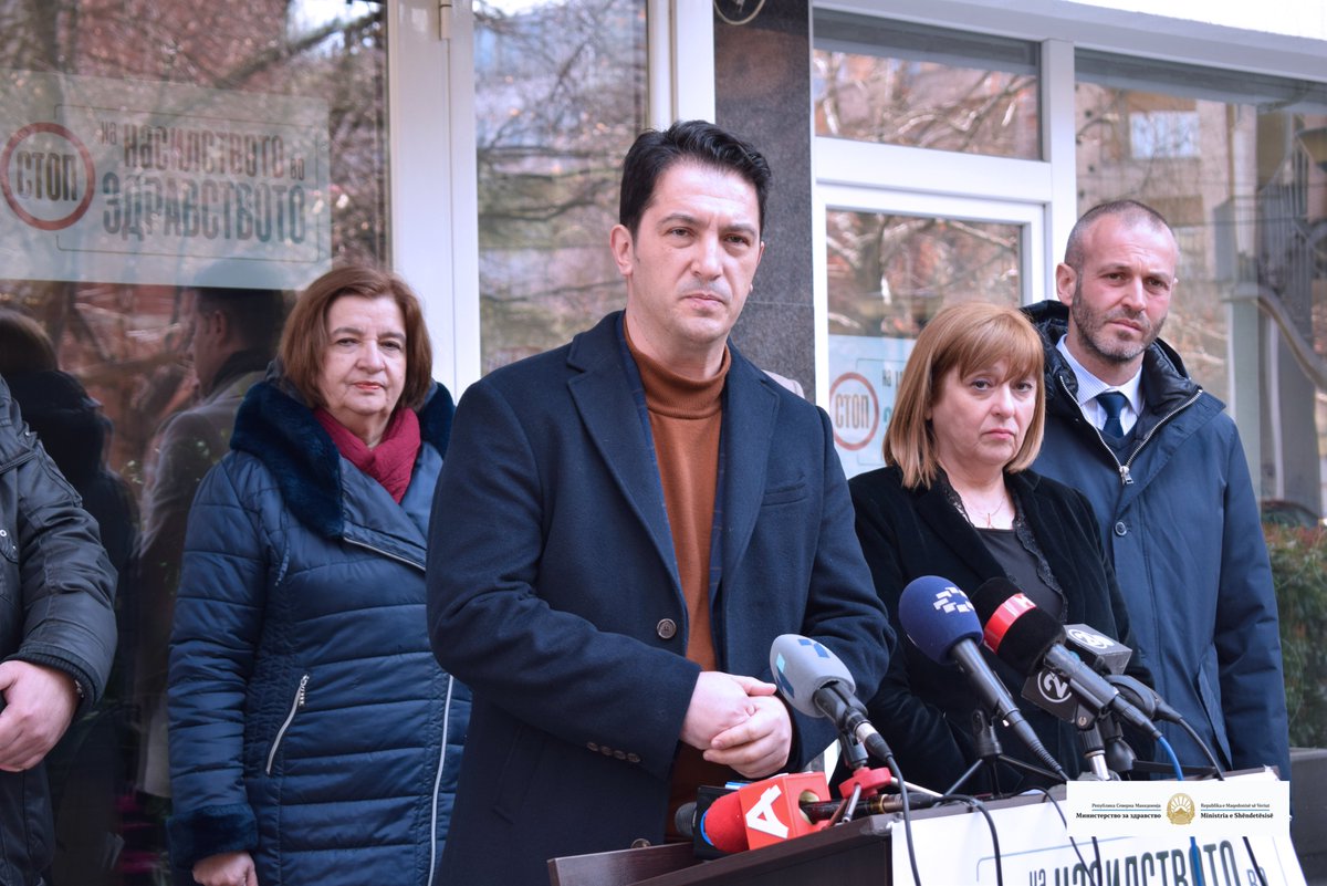 Së bashku me Zëvendësministrin dhe Odën e Mjekëve, shënuam  Ditën Europiane të ndërgjegjësimit për dhunën ndaj punonjësve shëndetësorë.
Заедно со заменик министерот и Лекарската комора го одбележуваме - Европскиот ден за подигнување на свесноста за насилството врз