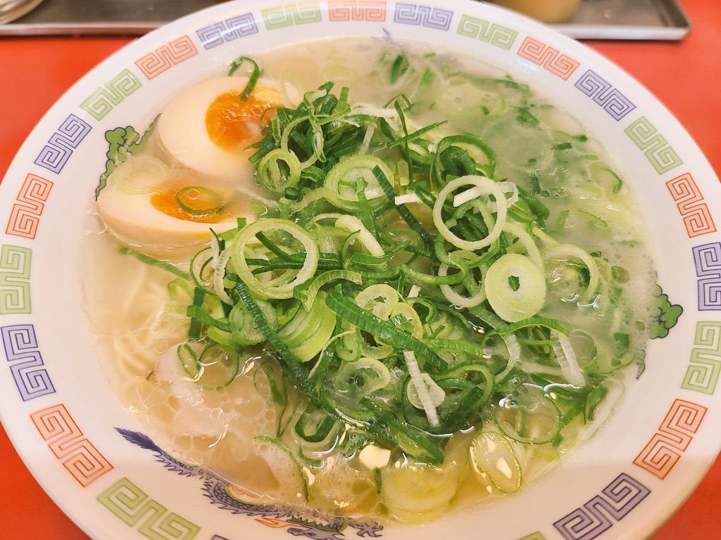 poohnap_'s tweet photo. 今日は福岡から。一藤でもつ鍋食べて、ラーメンはかたやで締めのラーメンをいただく。たまらん。福岡はいつきても食べ物が美味しくて最高すぎる！ https://t.co/KYVywC7fE1