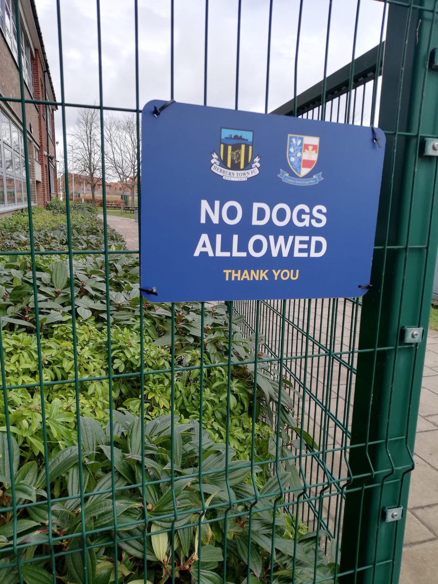 Massive thanks to <a href="/NEDisplay/">NE Display</a> for the new signs at St Joseph’s! 

🐝 🟡 ⚫️ 

#hornets #hebburn #hebburntownjuniorsfc