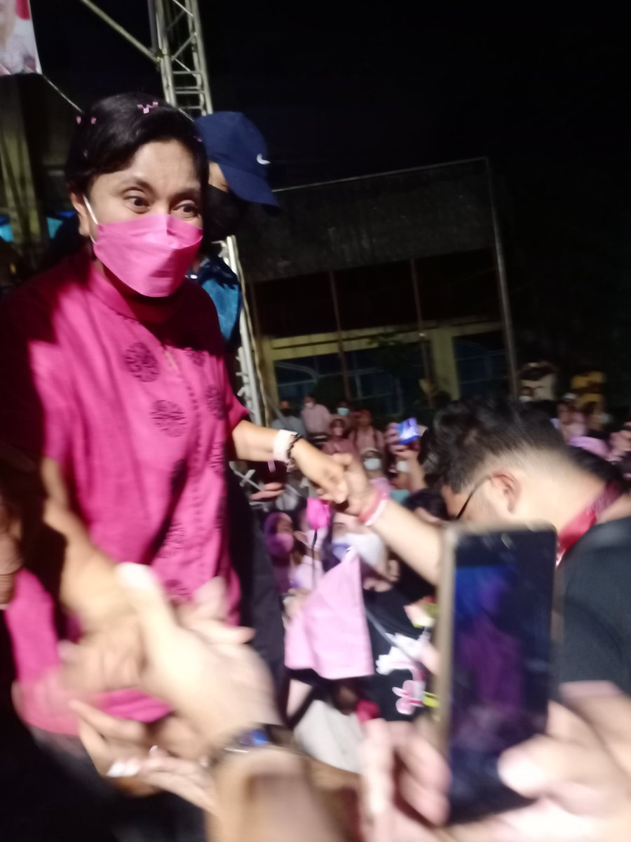 percyjooosh's tweet photo. More than 10K IsabeleΓ±os debunking solid north. Napuno ang Banchetto Echague, Isabela!!! Walang bayad. Walang edit ng photo. Maraming salamat sa pag-asa Leni-Kiko!!! #IsabelaisPink #SolidNorthIsAPrank #IsabeLENI πΉβ https://t.co/jOzM6q1IBz