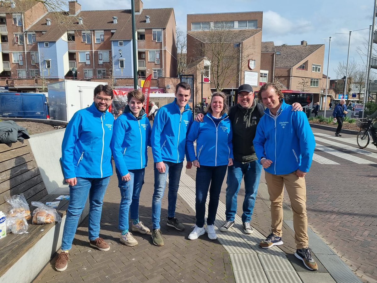 De bekende Paul Koster is momenteel in het centrum van Zeist. Hij geeft zijn visie op de Zeister politiek en maakte even tijd om met de <a href="/CUSGPZeist/">ChristenUnie-SGP Zeist</a> op de foto te gaan.