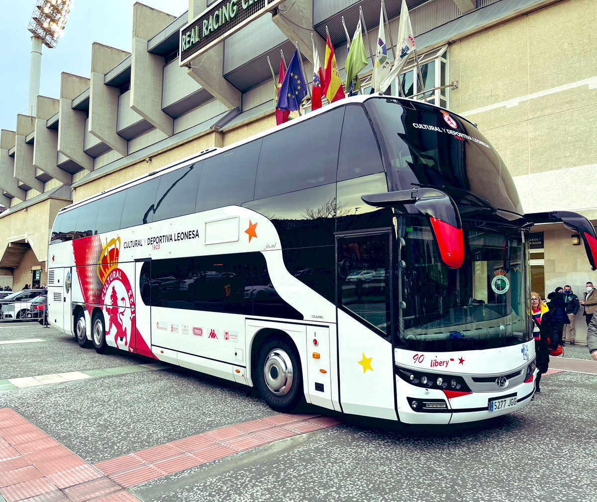 autoybus's tweet photo. Autocar de la
#CulturalDeportivaLeonesa #Racing #Santander en su visita a #Cantabria @autoybus #Beulas #Scania https://t.co/CErLPJwnEr