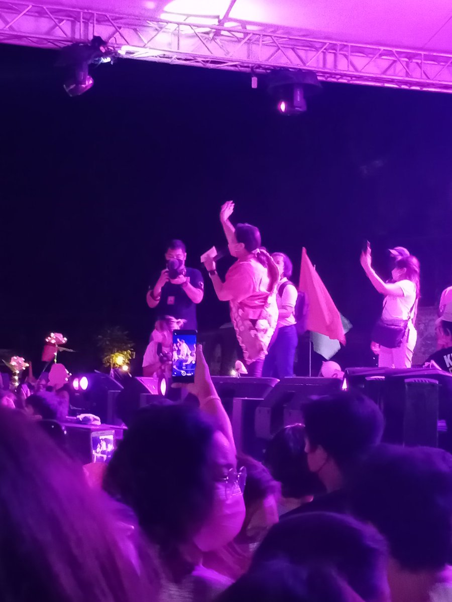 percyjooosh's tweet photo. More than 10K IsabeleΓ±os debunking solid north. Napuno ang Banchetto Echague, Isabela!!! Walang bayad. Walang edit ng photo. Maraming salamat sa pag-asa Leni-Kiko!!! #IsabelaisPink #SolidNorthIsAPrank #IsabeLENI πΉβ https://t.co/jOzM6q1IBz