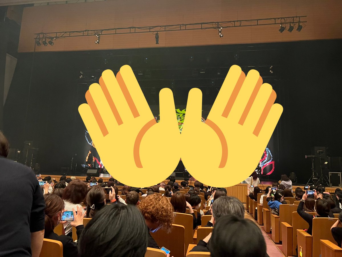 AAA_datyan's tweet photo. 2階席後方から
開場時にご縁があり

こんな所に辿り着きました…

心優しい方が前列当たる仕組みなんですかね…

頑張って周りに優しくするので、せめてチケットだけでもお願いします…

残り3月休み無し勤務も頑張れる

次会えるのはいつかな
その時は、FLYERSに優しさを繋げて今日の恩返しをしよう https://t.co/CVHxEdughf