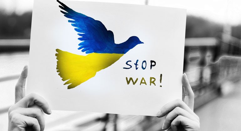 AICR_Italia's tweet photo. Can you help &amp; donate? GKM UK is collecting good and clorose for ukrainian people. 
 
If you or your workplace have anything you would like to donate, please contact Chris Horn directly on chris.horn@gkml.co.uk 
 
#Ukraine #GoldKeyMedia https://t.co/tlRI1geEg3