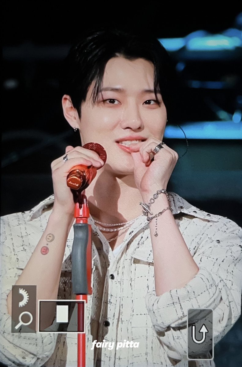 fairypitta_sy's tweet photo. 210312 가사까먹음 #조승연 #WOODZ #CHOSEUNGYOUN https://t.co/2N2JLrwBCS