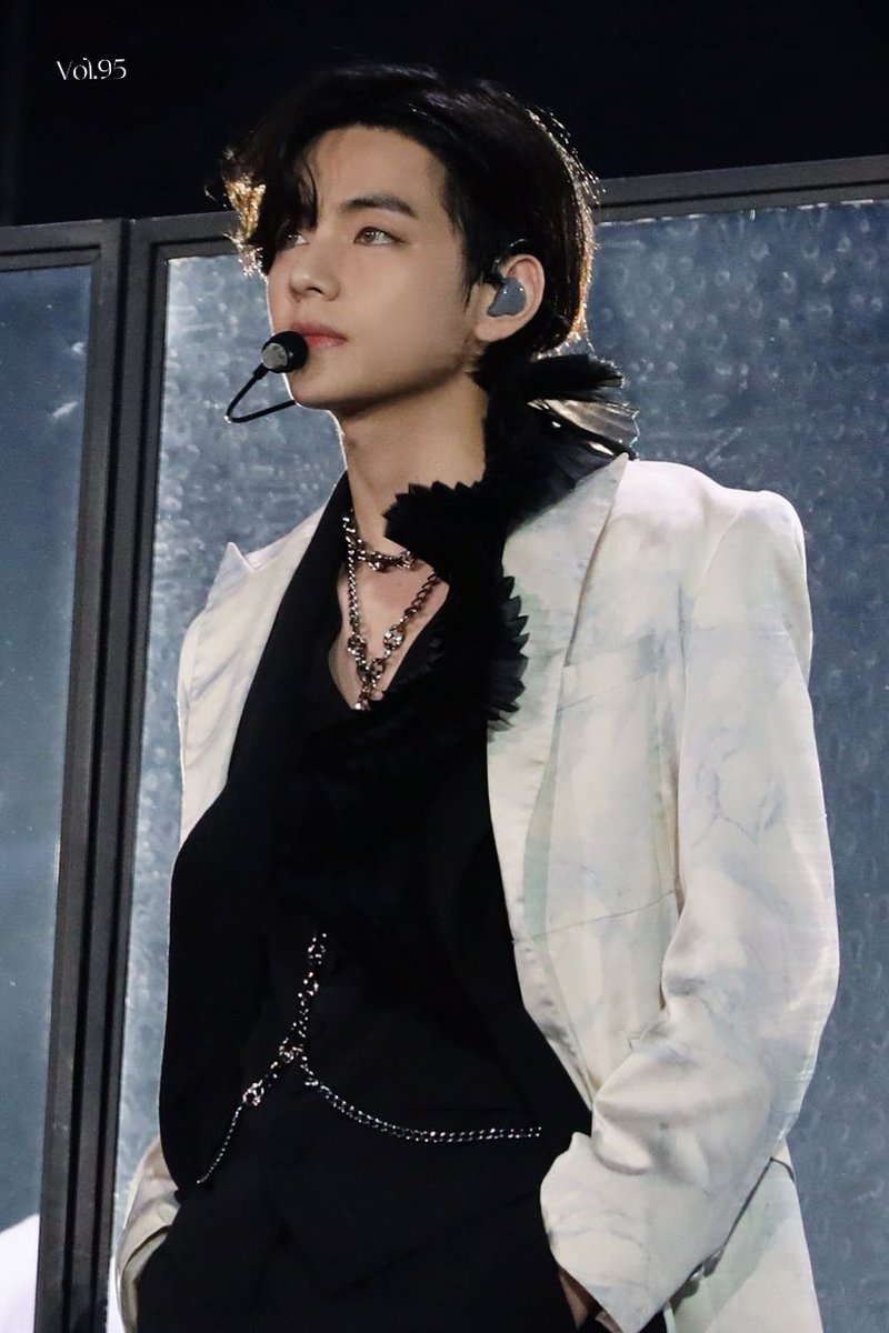 visionoflove_95's tweet photo. 220312 PTD in Seoul DAY2
pre
#방탄소년단    #BTS    #V #뷔 
#TAEHYUNG #태형 @BTS_twt https://t.co/EPsvBfuhMt