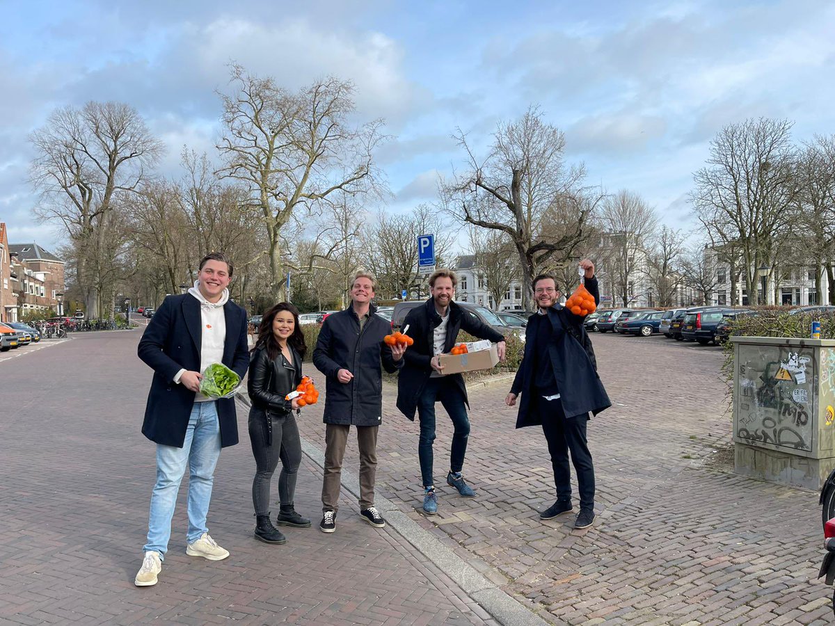 Leuk om vanochtend met <a href="/DennisWiersma/">Dennis Wiersma</a> medestudenten een vers ontbijt aan te bieden op hun brakke zaterdagmorgen namens <a href="/VVDUtrecht/">Utrechtse VVD</a>! 14, 15 en 16 maart, lijst 3, plek 9 🚀