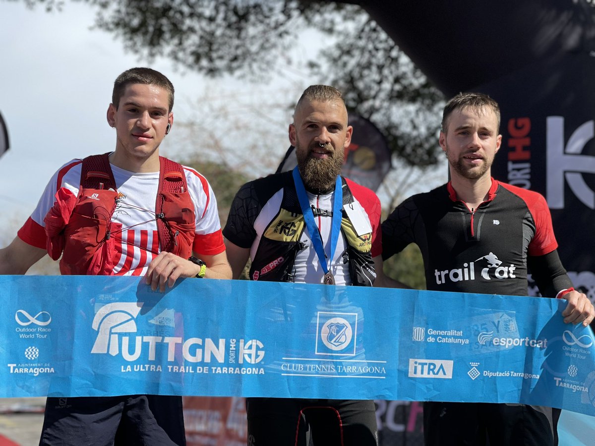 A pocos minutos llega y cierra el podio 🥉 de la #Marathon @UTTGNsportHG un joven Roger Tarrés que no les ha puesto nada fácil la victoria a los corredores del Trail.cat 

#AveRunners