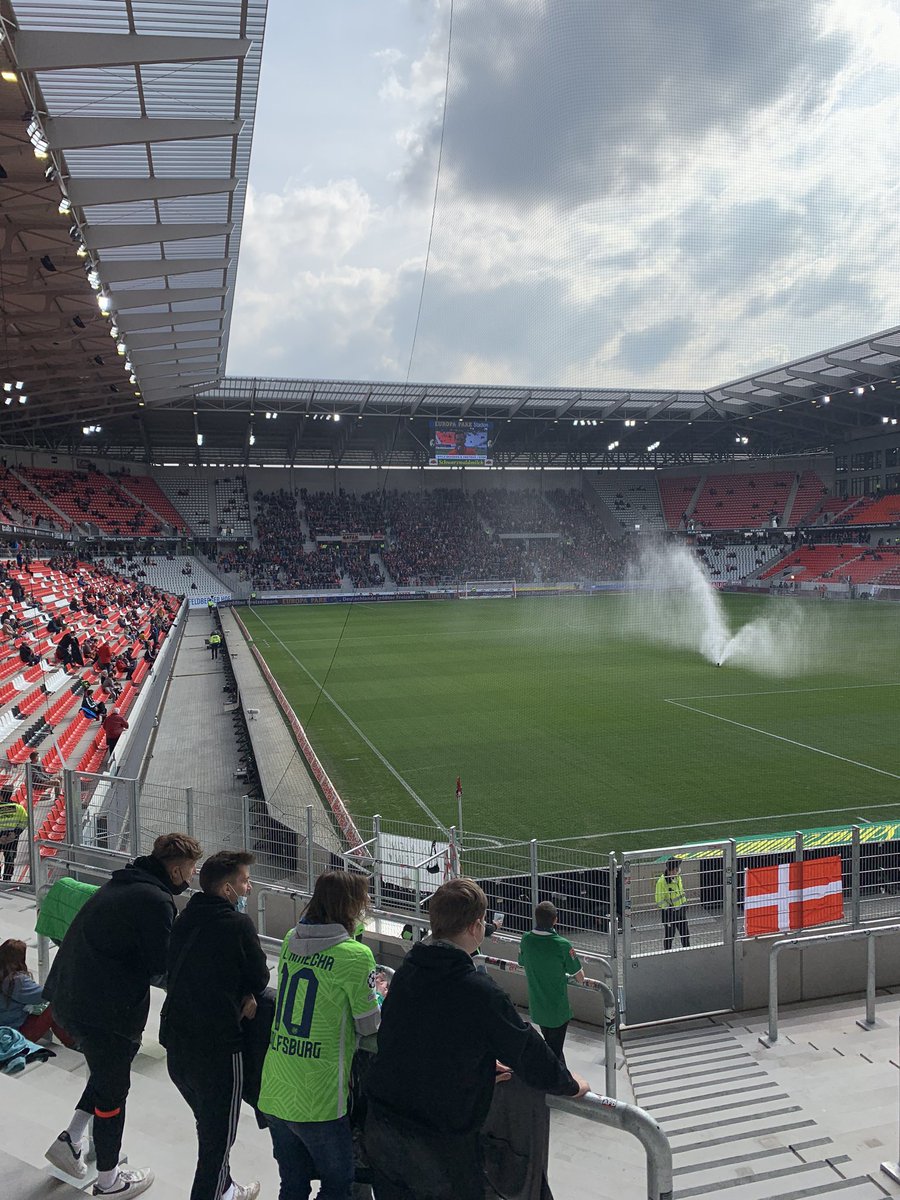 Francophone_VFL's tweet photo. Francophone VfL on tour 💚

Bien arrivé à Freiburg 🔥

#SCFWOB https://t.co/6oQ6ycoEwH