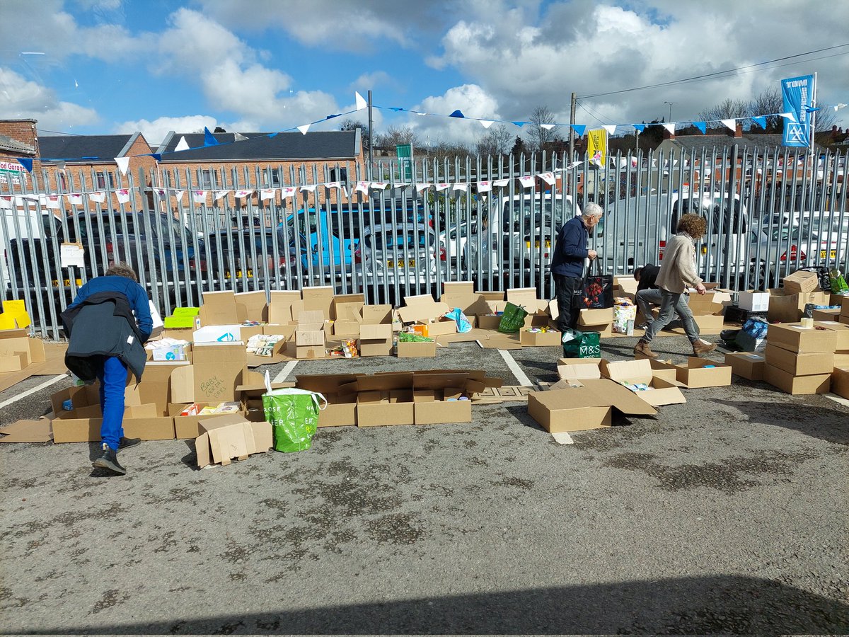 KatesKitchen5's tweet photo. Feeling truly humbled . 2 counties #workingtogether for #Ukraine. Thanks to the prople of #FOD &amp; #herefordshire for donations.drop off and massive shout out to #ktswarehouse and volunteers for a great job ♡ I will be out collecting next week. Drop offs welcome . Dm for details . https://t.co/b4GQotaDab