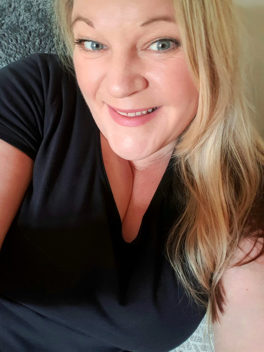 LittleMissLit tweet media