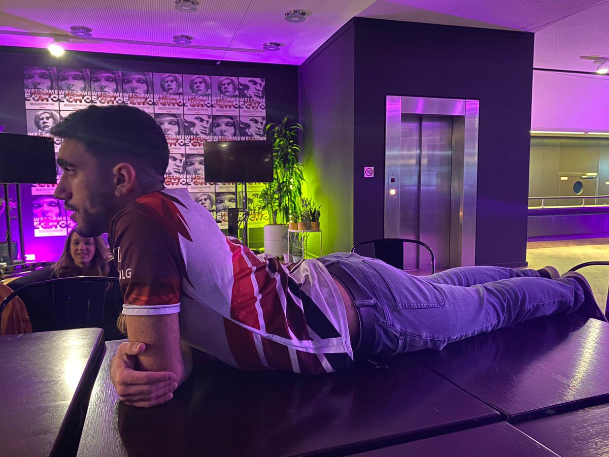 ValravnEsport's tweet photo. [#R6LAN]

We are live now!

Our next groupstage match is getting streamed we are facing #Thekenproleten!🔥

Check it out now:

https://t.co/8Y9StQEvMK

We were waiting like this for the match💅😂

#weAREvR #RCADIASiegeChampions #matchday https://t.co/z78A6ravwI