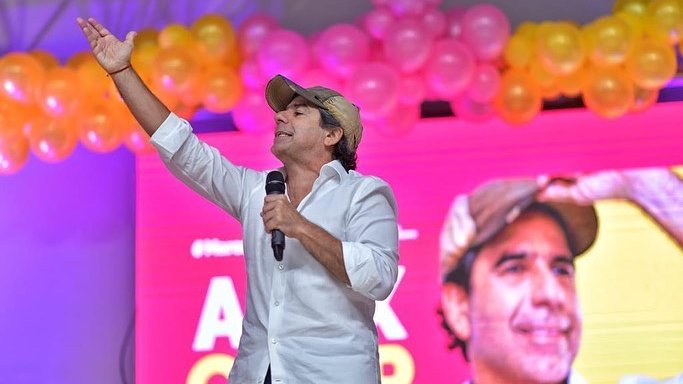 ¿Cómo amarrarán votos para <a href="/AlejandroChar/">Alejandro Char</a> este domingo?

La Silla Vacía fue testigo de una reunión en la que un concejal conservador de Barranquilla prometió $100 mil a coordinadores de líderes que muevan votantes, y en la que nos dijeron que pagarían $90 mil por voto.

Hilo 🧶