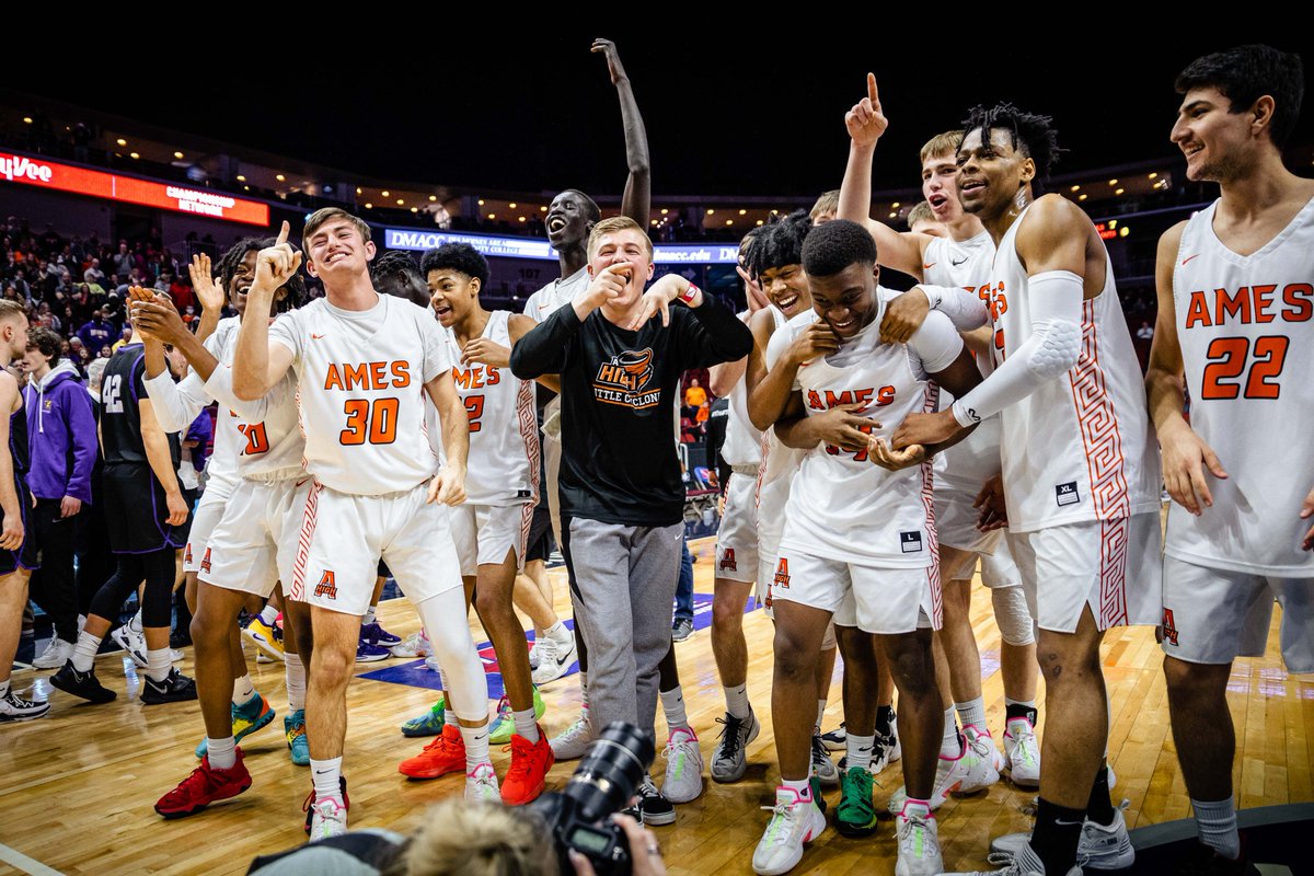 AmesAthletics's tweet photo. No filter, no logomark - just some of the best shots from our favorite student photographer 👇

(📸: Derek Peng)
#AChampionshipTradition https://t.co/pSNOwbV5mf
