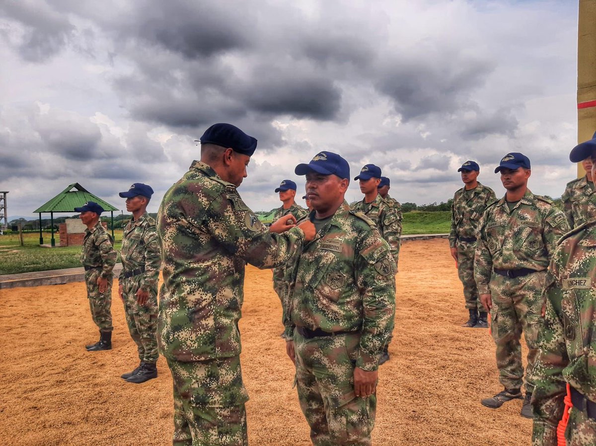ejercito_cedoc's tweet photo. La #Esasa clausuró el Curso Básico de Asalto Aéreo No 292, con el personal orgánico del Batallón de Ingenieros Antidesastres No 81, los cuales adquirieron capacidades distintivas que aportarán en el cumplimiento de su misión. #PlanDemocracia2022 https://t.co/Ytsb9OqYH5