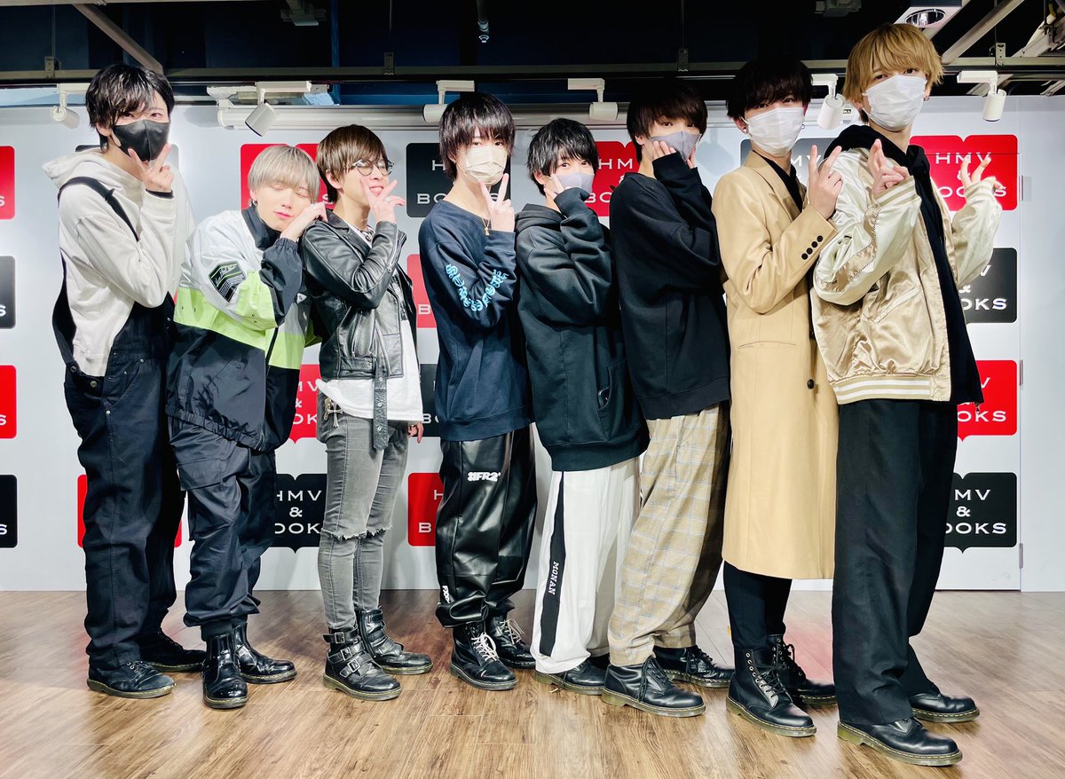 HmvBooksShibuya's tweet photo. 【#AXXX1S 】本日は3rdシングル『Special Force』発売記念イベントにお越し頂きありがとうございました！！メンバーの皆さんからサイン入りTシャツ(Mサイズ)を抽選で1名様にフォロー＆RTでプレゼント！！締切は3/20、店舗受取り限定、当選はDMにて♪ https://t.co/que6cgvXQj